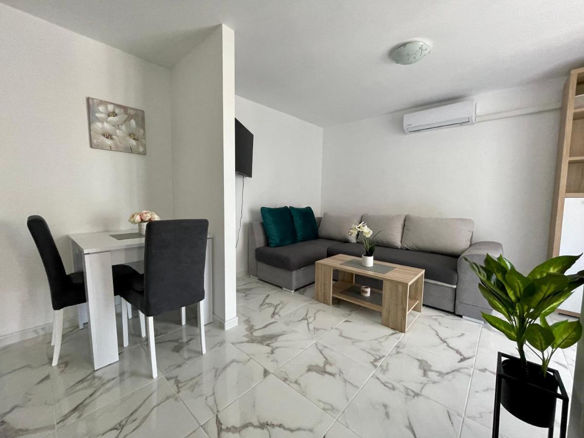 Seascape - Relaxing Home, Steps From The Water! Apartment